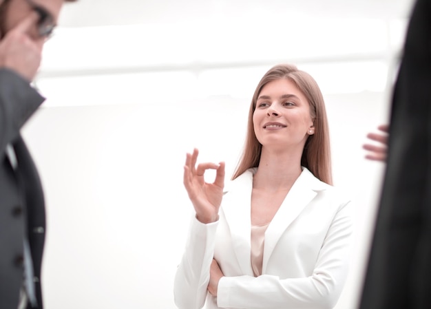 Coach prowadzący sesję coachingową